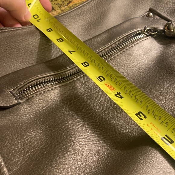 Liz Claiborne silver colored hobo purse - Picture 9 of 10